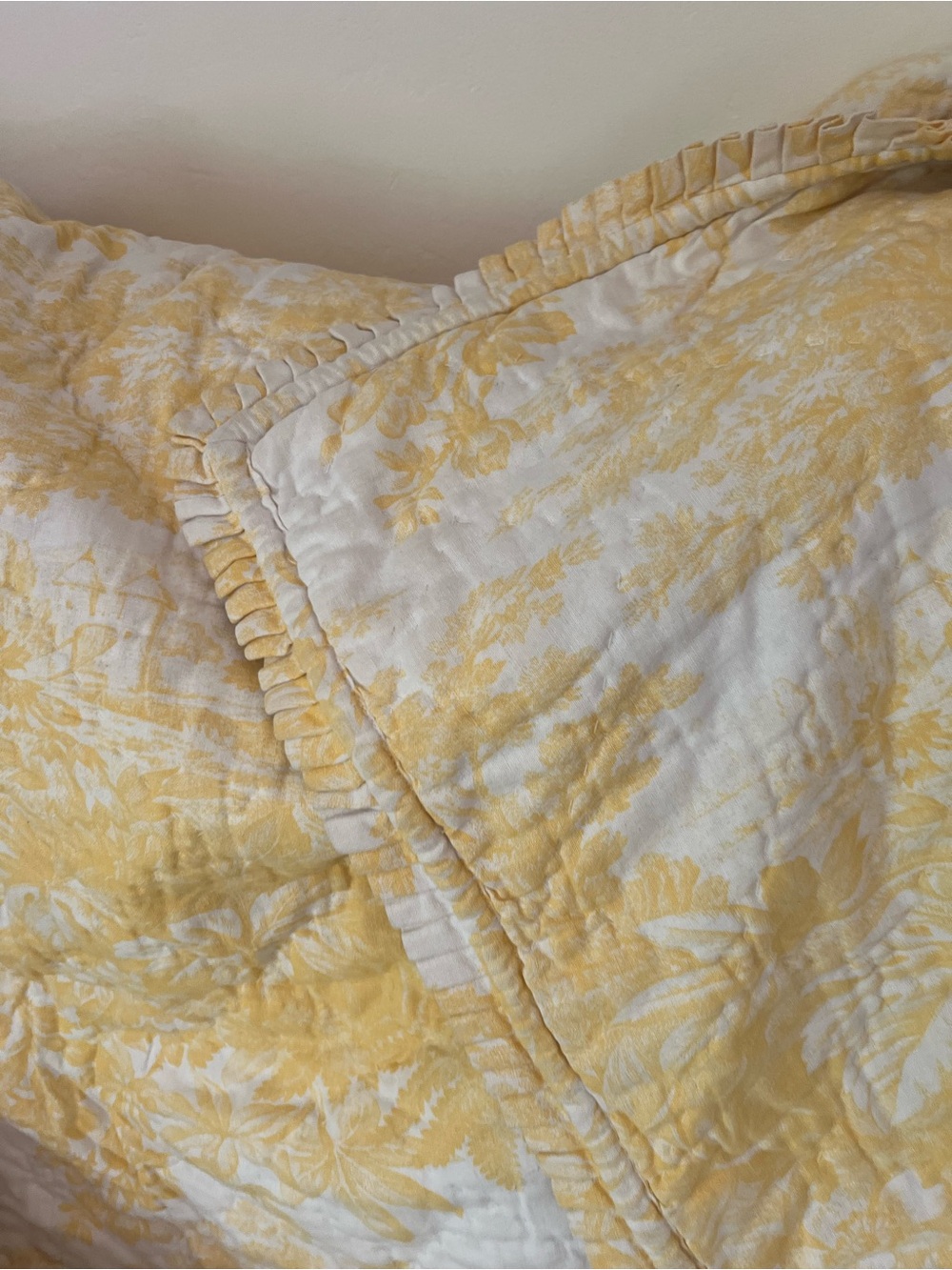 Pottery Barn Yellow Floral Quilted Coverlet Blanket size King - Picture 4 of 8